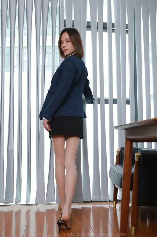 [IESS异思趣向]2022.04.02 丝享家1047:小六《长腿包臀裙》 - IESS